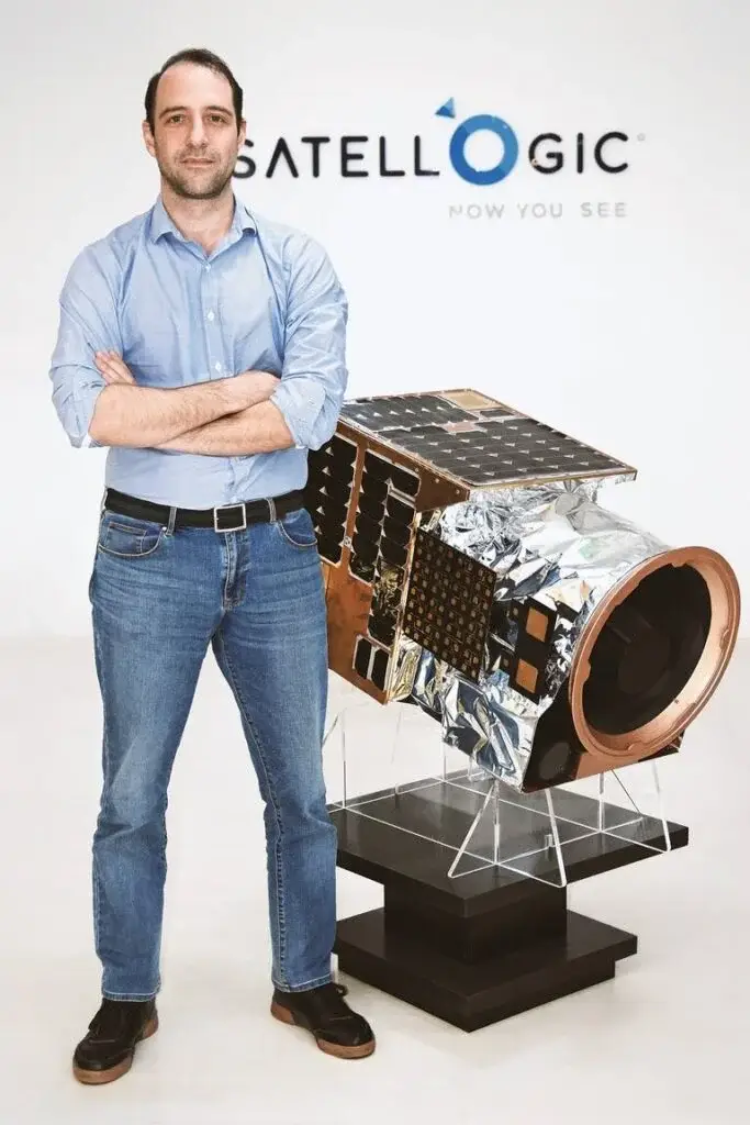 Kargieman satellite
