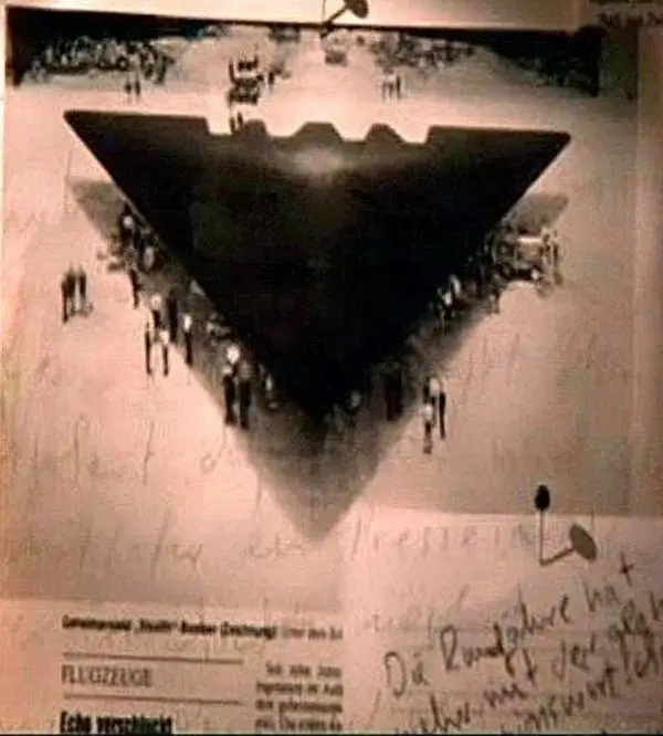 TR-3B : illustration de l'avion triangulaire furtif américain